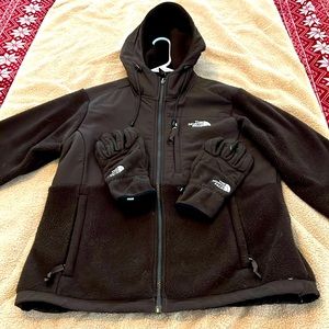 North Face Denali fleece jacket and matching North Face gloves